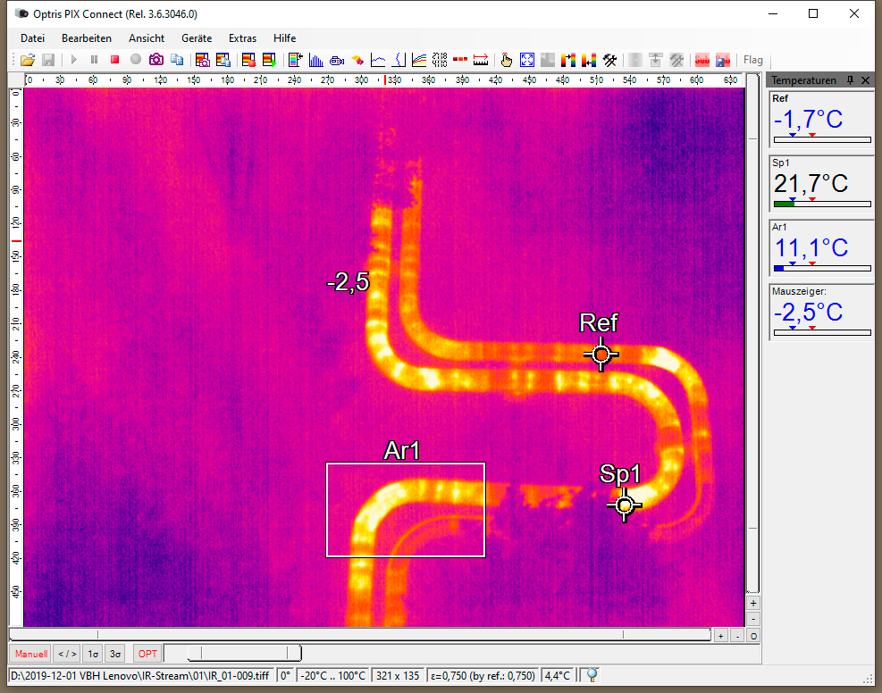 Infrarotbild mit Messung an einer Fernwärmeleitung U-Bogen überirdisch