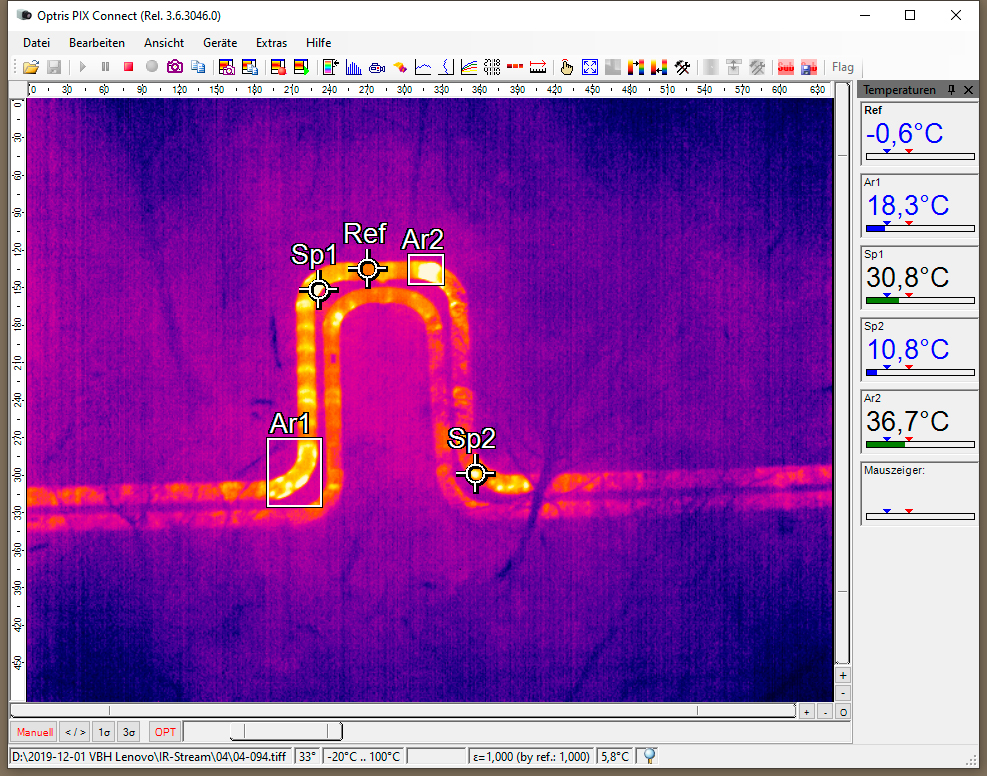 Infrarotbild mit Messung an einer Fernwärmeleitung - U-Bogen thermisch auffällig