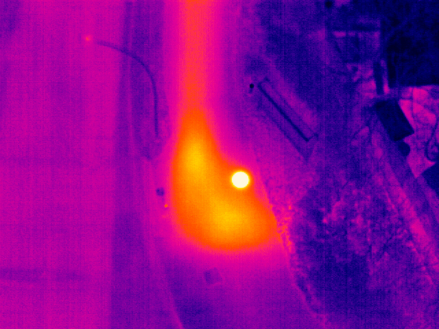 Infrarotbild einer Fernwärmeleitung unterirdisch in Niedersachsen