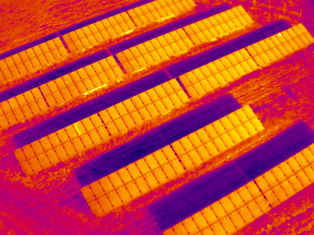 Infrarotbild Solarmodule Substrings Hotspots