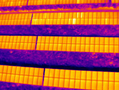 thermografische Aufnahme von optrisPI 450 zeigt defekte PV Modulen